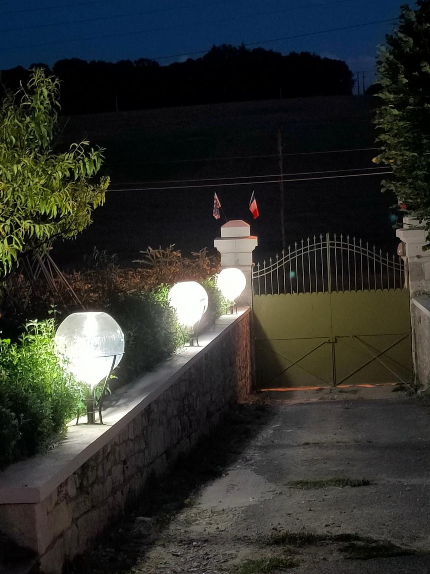 Aux Trois Tilleuls Bed & Breakfast Лош Екстериор снимка